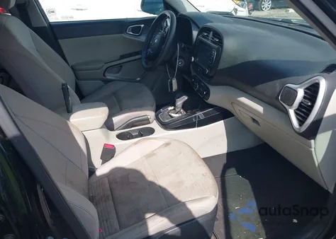 2021 Kia Soul S z USA, uszkodzony, nr VIN KNDJ23AU1M7755480